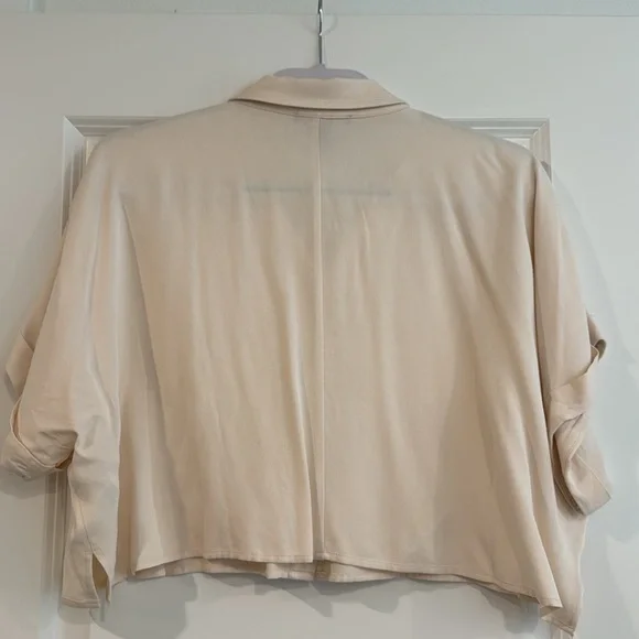 Crop button down - Picture 3 of 3